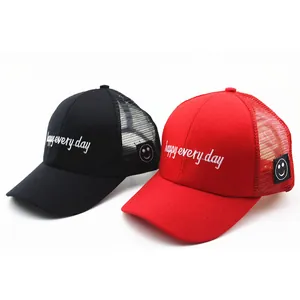 Kinder Mesh-Basecaps mit Happy Every Day Stickerei in Rot und Schwarz