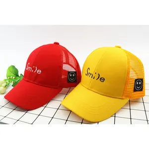 Kinder-Baseballkappe mit Smile-Stickerei in Rot und Gelb, atmungsaktives Mesh für den Sommer