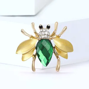Élégante Broche Abeille en Alliage Émaillé pour Femme Plaquée Or avec Strass Verts Épingle Insecte pour Décoration de Vêtements Bijoux de Banquet
