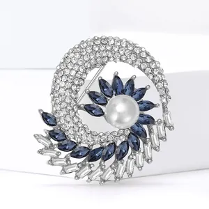 Elegante zilveren broche met tarwe-aren, blauwe edelstenen en een witte parel