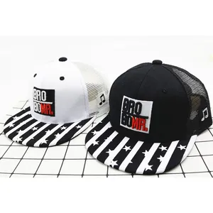 Cappellini trucker bimbo con ricamo e visiera a righe con motivo a stelle