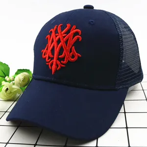 Cappello trucker in rete blu navy per bambini con ricamo rosso e protezione solare