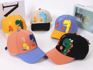 Vue détaillée des casquettes de baseball en coton pour enfants avec broderie dinosaure