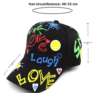 Tabella taglie del cappellino nero per bambini con scritte graffiti LOVE colorate