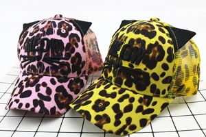 Détails de casquettes trucker en maille oreilles de chat avec imprimé léopard et broderie