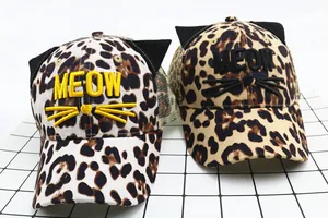 Détails de la casquette enfant avec oreilles de chat 3D et maille léopard