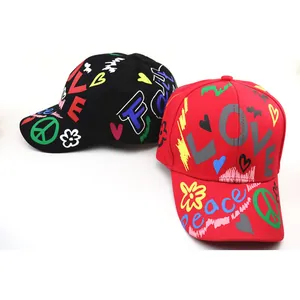Cappellini baseball LOVE graffiti per bambini in nero e rosso stile streetwear