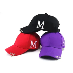 Casquettes de baseball en coton réglables avec broderie M et trois anneaux en métal
