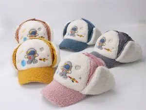 Détails des bonnets d'hiver pour enfants avec cache-oreilles et robots en cinq couleurs