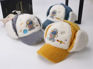 Détails de chapeaux aviateur pour enfants avec broderies astronaute et fusée