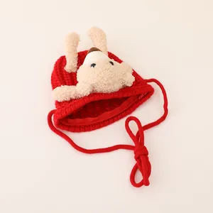 Detail of red knit children bag with 3D beige puppy plush and zipper closure