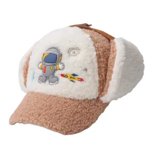 Chapeau de trappeur d'hiver enfant avec doublure polaire et broderie astronaute