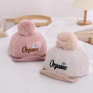 Casquette d'hiver en polaire pour bébé avec pompon en fourrure et broderie