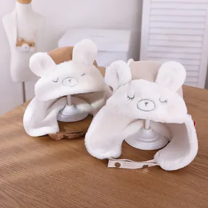 Cappello invernale per neonati con orecchie da orso e sottogola in marrone e beige
