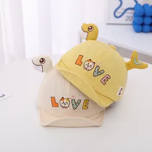 Linda gorra de béisbol para bebé con bordado LOVE y detalles de dinosaurio en 3D