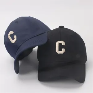 Klassieke katoenen baseballpetten voor kinderen in zwart en marineblauw met C-borduur