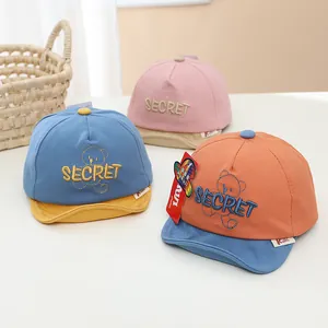 Casquette de baseball en coton pour bébé avec broderie d'ours et coutures colorées