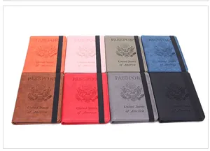 Vue détaillée de protège-passeports RFID en huit couleurs avec fermeture élastique et texture