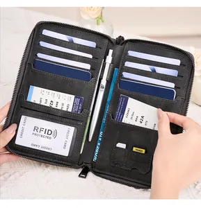 Détail de l'intérieur du portefeuille de voyage RFID avec fentes pour cartes