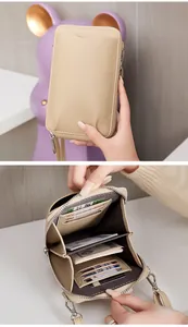 Compartiments internes d'un sac à téléphone en cuir beige grainé avec porte-cartes