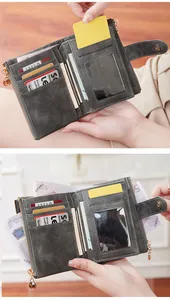Détail intérieur d'un portefeuille gris anthracite à trois volets avec fentes pour cartes