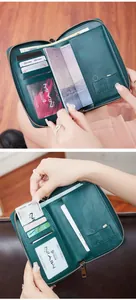 Detalle de funda de pasaporte RFID en cuero con ranuras SIM y organización interna
