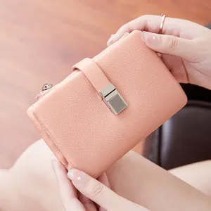 Portefeuille Court en Cuir PU pour Femmes Avec Protection RFID Mode Boucle en Métal Pliage en Trois Grande Capacité Porte Cartes Porte Monnaie