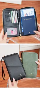 Vue détaillée de l'intérieur du protège-passeport RFID avec emplacements multiples