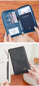 Détails du protège-passeport RFID avec fentes pour cartes et dragonne de transport