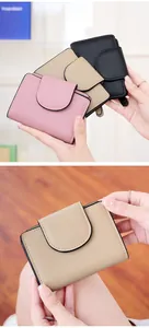 Vue détaillée du portefeuille court à trois volets élégant en cuir grainé pour femme
