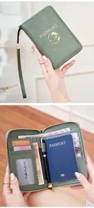 Détails du protège-passeport RFID vert avec fentes pour cartes et passant pour stylo