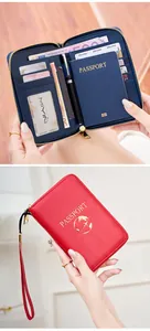 Vue détaillée de l'intérieur du protège-passeport RFID avec fentes pour cartes et zip