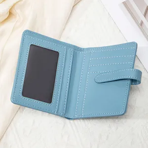 Intérieur du portefeuille RFID bleu clair avec fentes pour cartes et fenêtre d'identité
