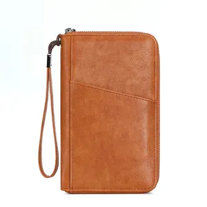 Étui passeport RFID en cuir marron avec dragonne et poche avant pour téléphone