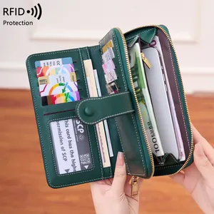 Portafoglio RFID in pelle verde scuro con molti scomparti per carte e capienza