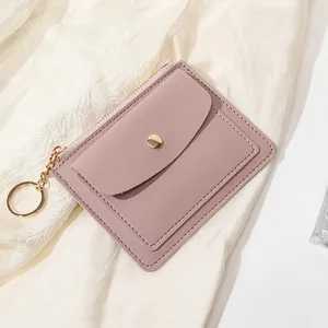 Vue détaillée du porte-cartes ultra-plat lavande avec bouton pression doré et fermeture éclair