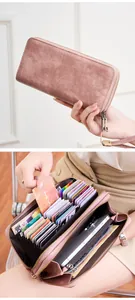 Dettaglio portafoglio vintage RFID rosa con doppia cerniera, grande capacità e cinturino
