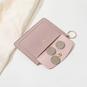 Portefeuille mince en cuir mauve avec bouton pression doré et anneau porte-clés élégant