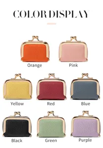 Présentation à plat de mini pochettes en cuir colorées avec fermoir à boule en huit tons