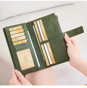 Layout interno del portafoglio RFID con 11 scomparti per carte e finestra per documenti