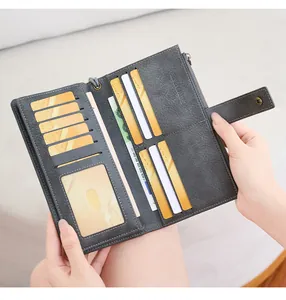 Dettaglio interno del portafoglio RFID lungo da donna con 11 scomparti per carte