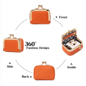 Mini boîte à bijoux en cuir orange avec fermoir doré sous plusieurs angles de vue