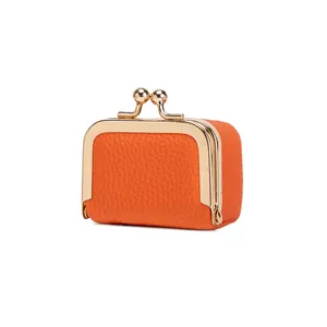 Mini porte-monnaie orange en cuir grainé avec fermoir à baiser métallique doré classique