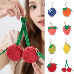 Mini monedero de cuero con forma de cereza y frutas y llavero dorado elegante