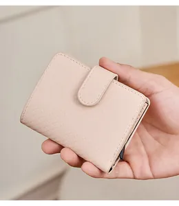 Porte-cartes RFID compact en aluminium rose pâle avec texture tissée et fermeture