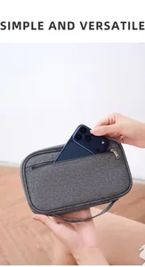 Λεπτομέρεια γκρι θήκης διαβατηρίου RFID από tweed με μεταλλικό φερμουάρ για κινητό