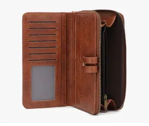 Innenansicht der Vintage-RFID-Geldbörse aus Leder mit vielen Kartenfächern und Reißverschluss