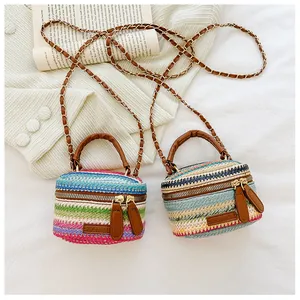 Detail of mini woven crossbody bags with dual zippers and chain straps for girls