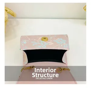 Internal structure of the floral embroidery bag with black lining and magnetic buckle