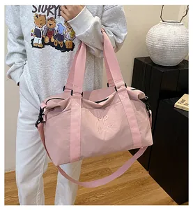 Borsa da viaggio rosa capiente con ricamo e tracolla regolabile per sport e fitness